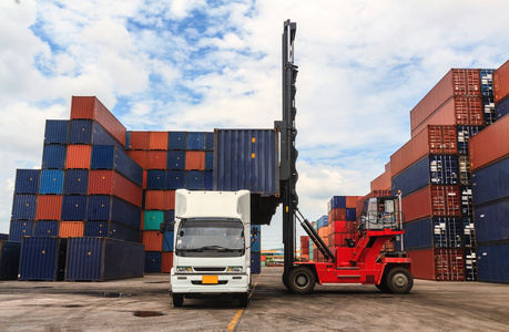 内贸物流中，海运和陆运该怎么？