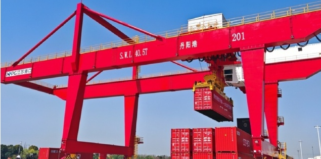 丹阳港，镇江最大的内河集装箱船埠