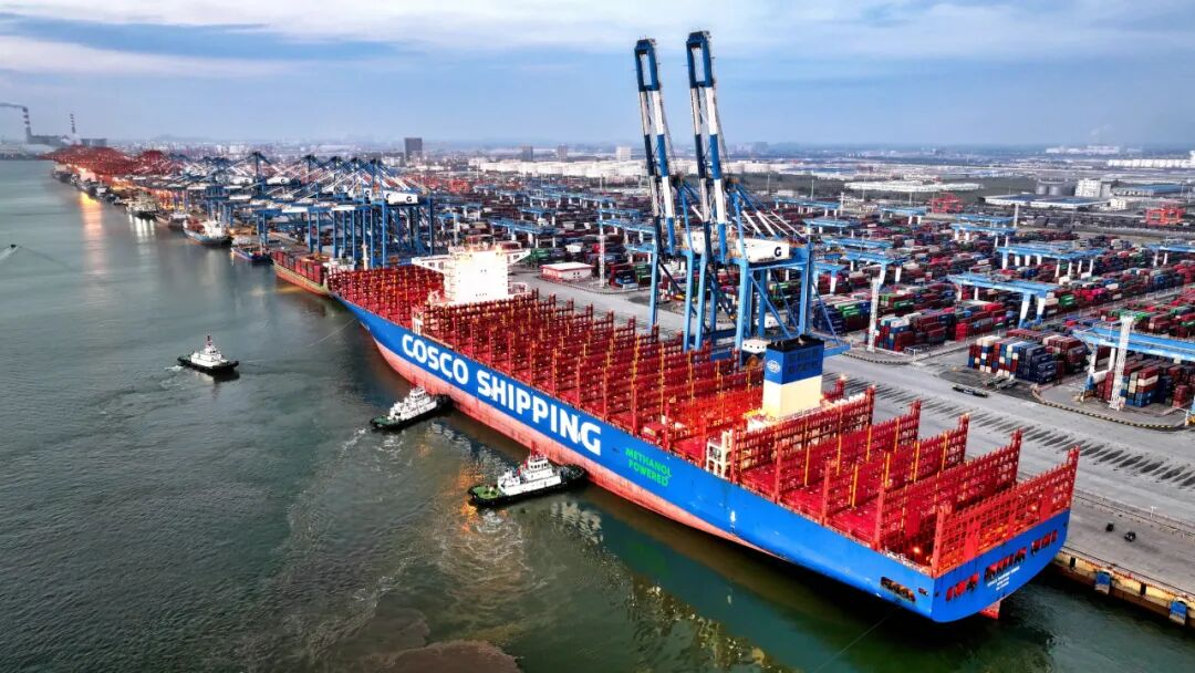 北部湾港成功靠泊20万吨级巨轮，超大型船舶实现常态化通航！